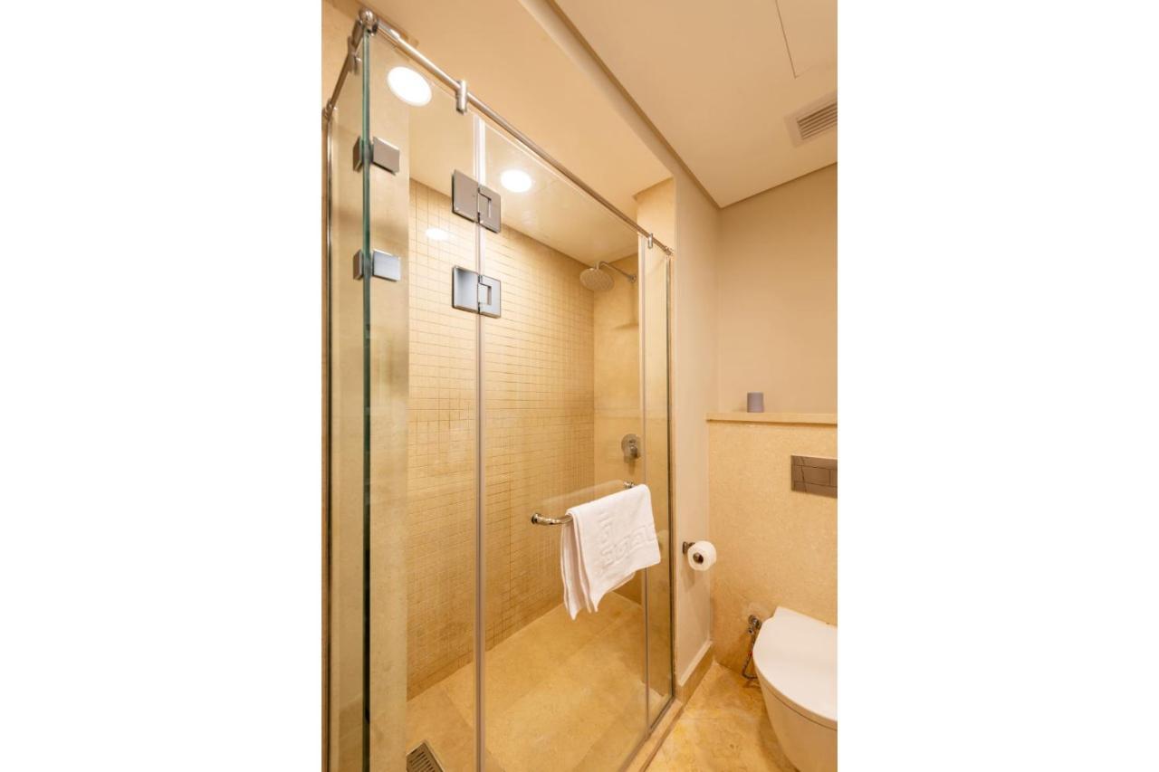 Balanced & Bright 2 Bdr Mangroovy Free Pool & Access Apartament