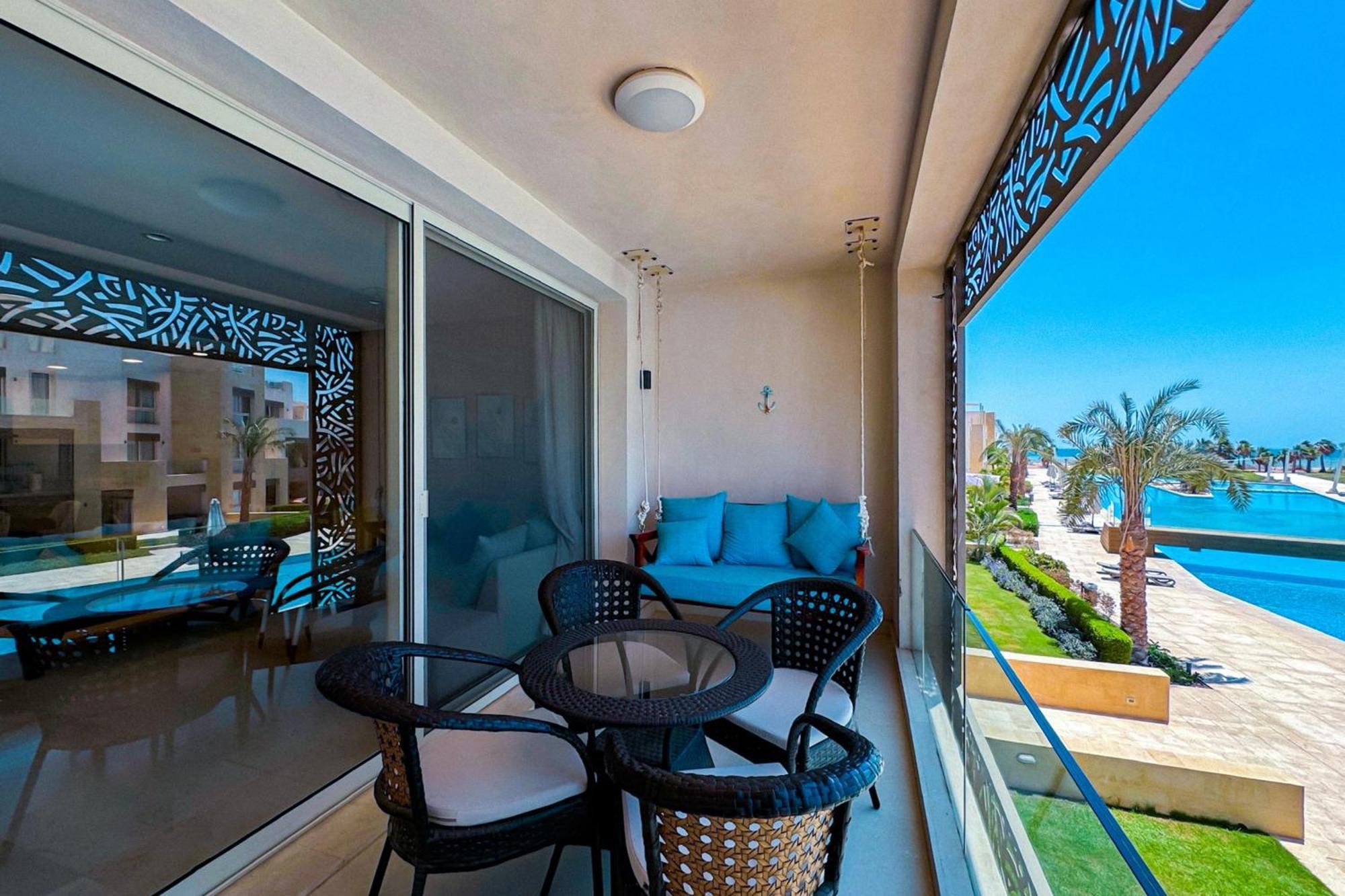 Balanced & Bright 2 Bdr Mangroovy Free Pool & Access Apartament